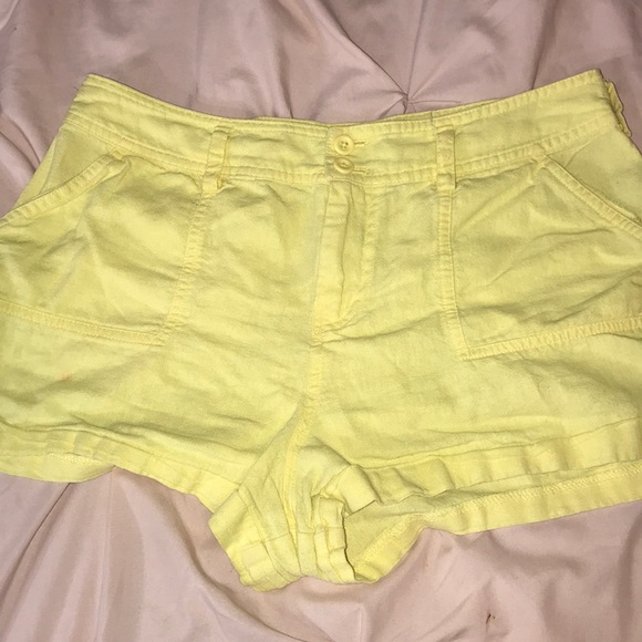 Yellow high waisted shorts - Picture 1 of 3